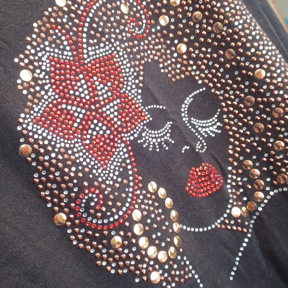 Black Tee With Cute Sparkly  Face - Picture 15 of 16